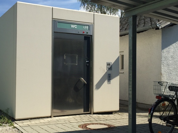 Öffentliches Rolli-WC, S-Bahnhof Petershausen