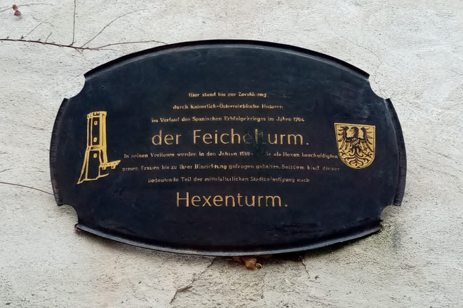Gedanktafel am ehemaligen Feichelturm (Hexenturm)