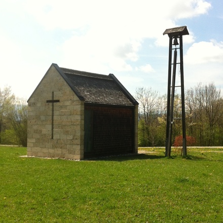 Die 2003 erbaute Barbarakapelle inmitten des Erholungszentrum Berghalde