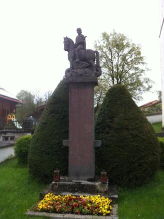 Kriegerdenkmal an der St. Michael Kirche in Marnbach