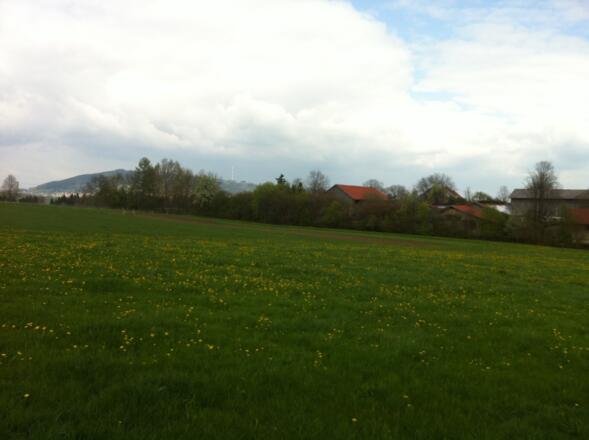 Von Leithen hat man einen Blick auf den Hohen Peißenberg