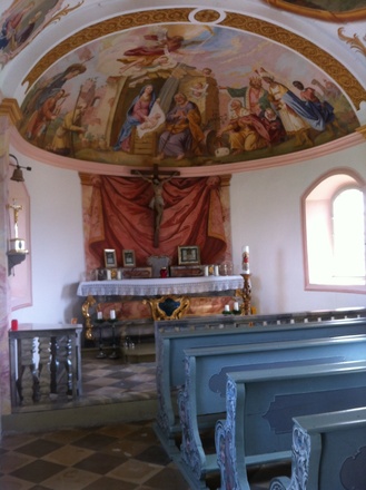 Prunkvolle Deckenmalerei in der Kirnberg Kapelle