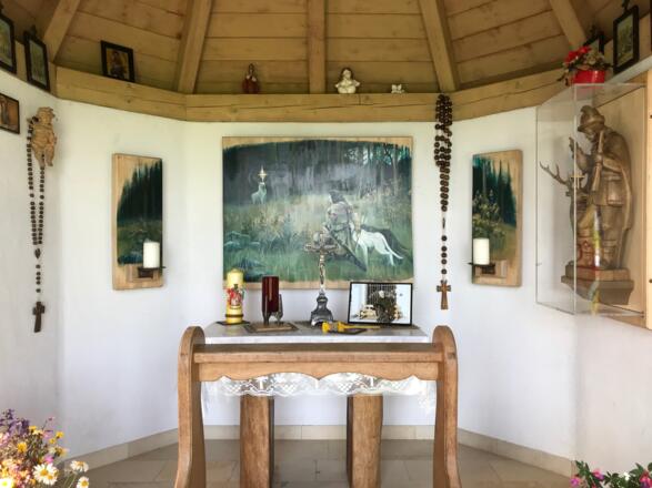 Innenraum der Hubertuskapelle bei Altenstadt