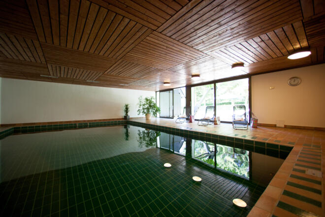 Schwimmbad im Land- und Golfclub St. Eurach