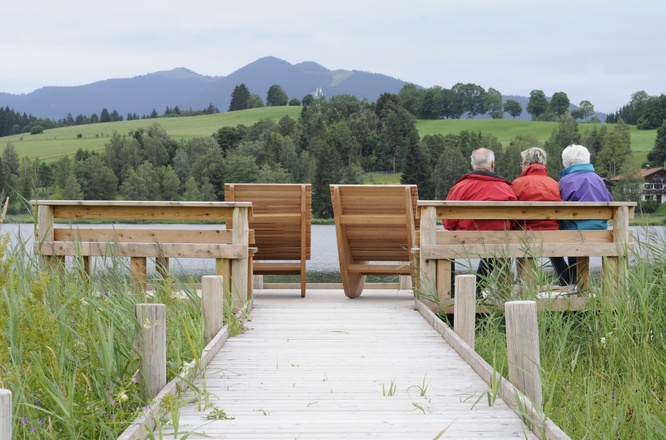Rasten am Soier See mit herrlichem Blick auf die Alpen
