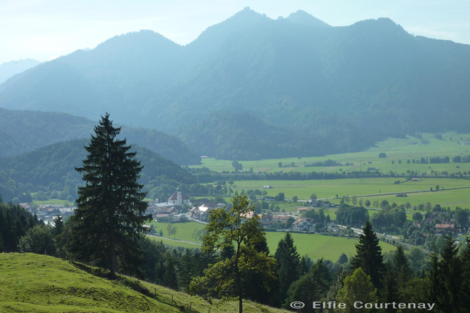 Fernwanderweg - Meditationsweg, 5. Etappe - Blick vom Heuberg auf Eschenlohe