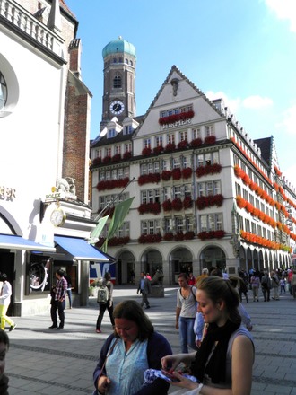 München:Fussgängerzone und Dom