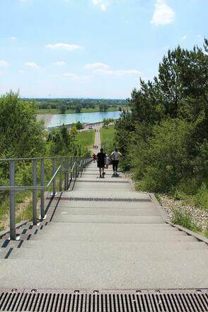 Treppe zum Rodelhügel