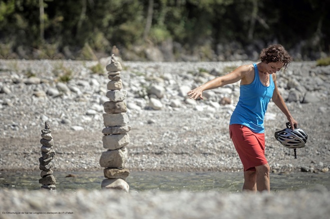Eine kleine Pause an der Isar bei Lenggries - das kühle Wasser erfrischt!