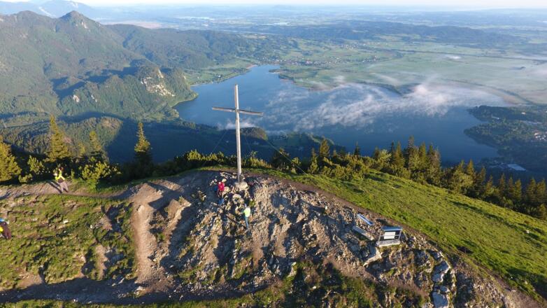 Jochberg Gipfel bei Sonnenaufgang