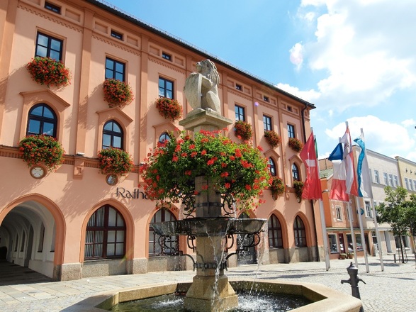 Stadtbrunnen am schönen Stadtplatz in Pfarrkirchen