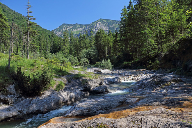 Weg nach Siebenhütten, im Hintergrund der Halserspitz