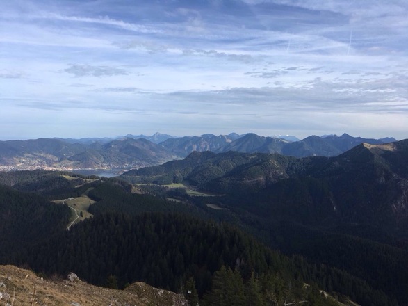 Blick auf den Tegernsee vom Gipfel