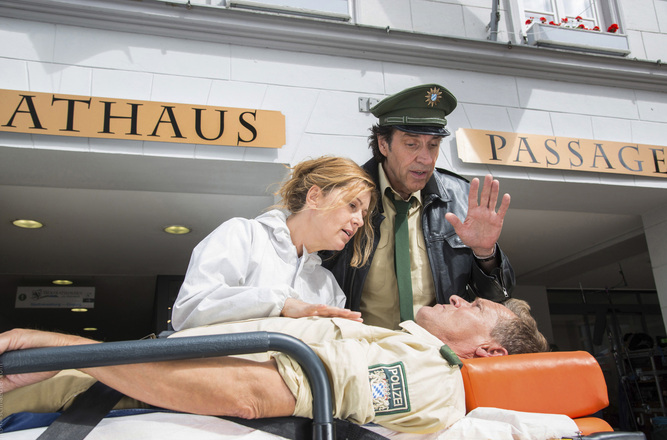 Hubert und Staller am Rathaus Wolfratshausen