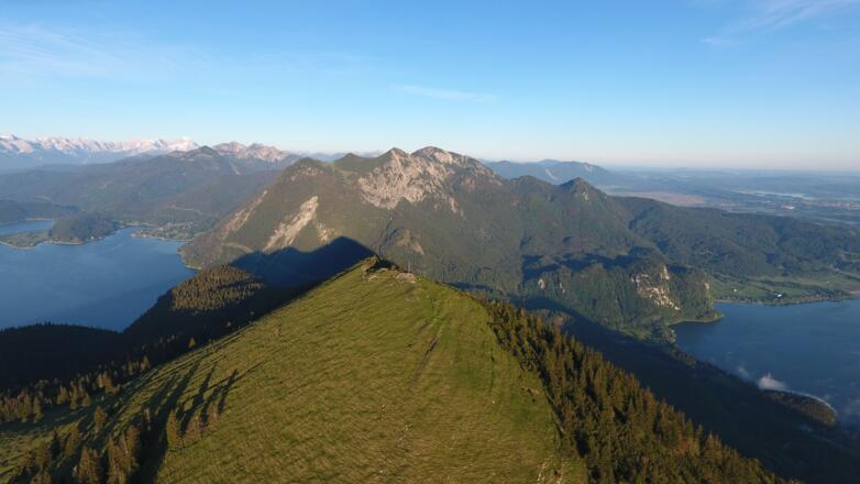 Jochberg Gipfel bei Sonnenaufgang