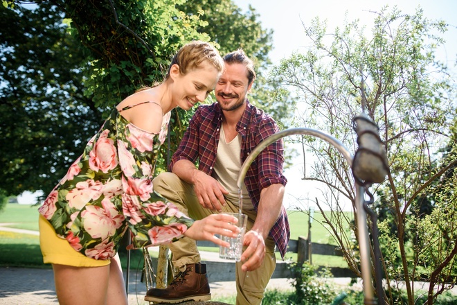 Durstlöschen am Vitalbrunnen in Münsing