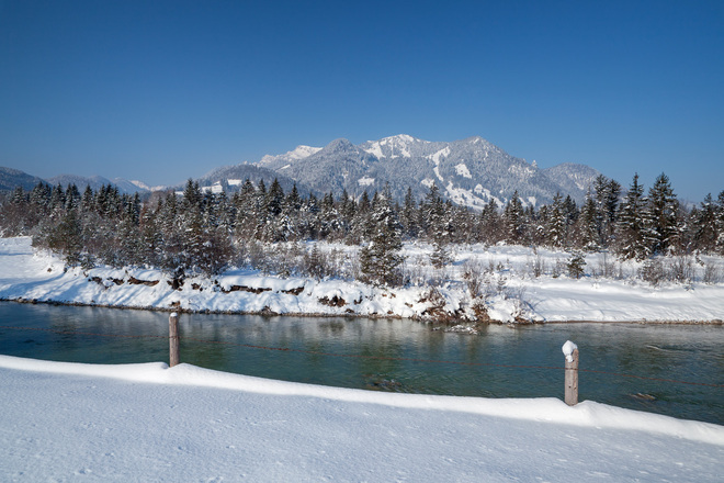 Der Wilfluss Isar im Winter