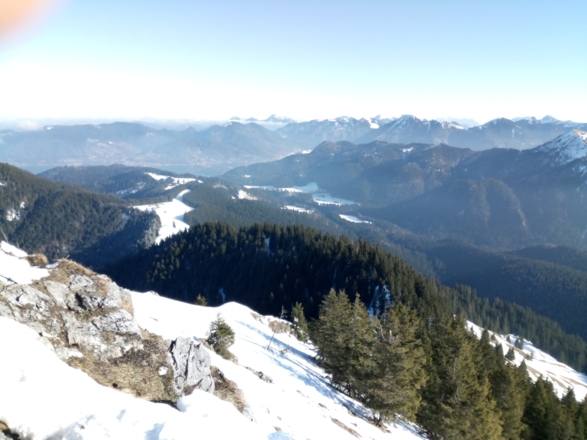 Blick vom Gipfel hinab zu Auer- und Wachselmoosalm