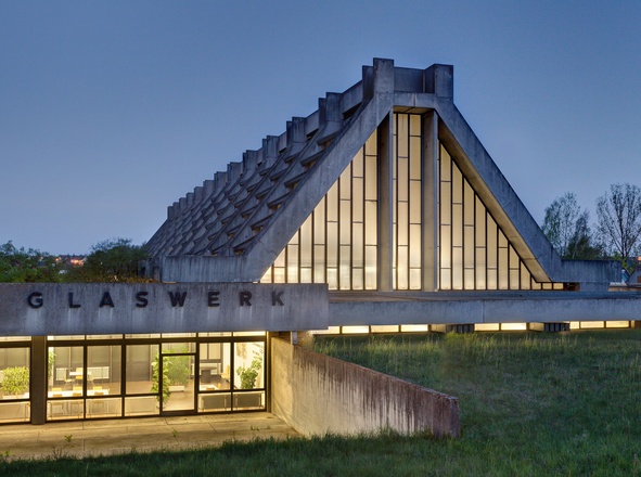 Glaskathedrale, Giebel