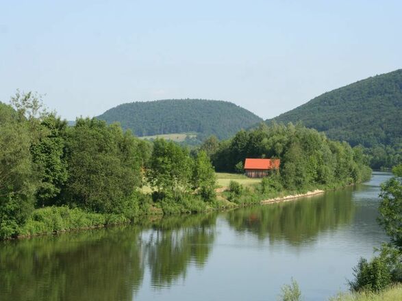 Blick zum Wolfsberg in Dietfurt im Altmühltal
