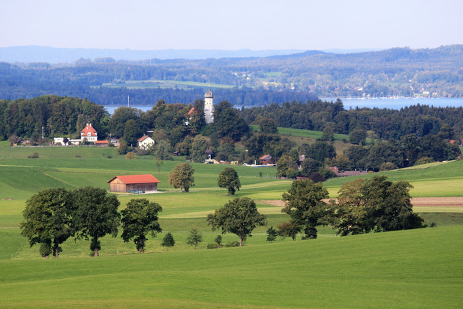 Blick auf den Münsing/Holzhausen am Starnberger See