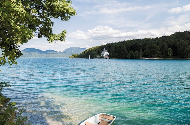 Der Walchensee mit Blick auf die Halbinsel Zwergern und das "Klösterl"