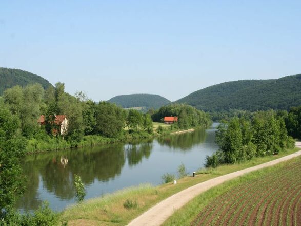 Blick zum Wolfsberg in Dietfurt im Altmühltal