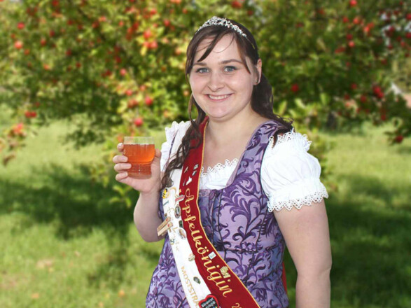 Carolin 1. die Apfelkönigin der Fränkischen Moststraße