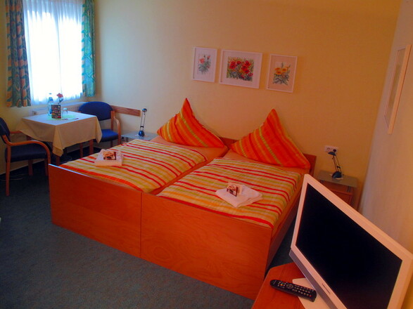 Einzel-/Doppelzimmer