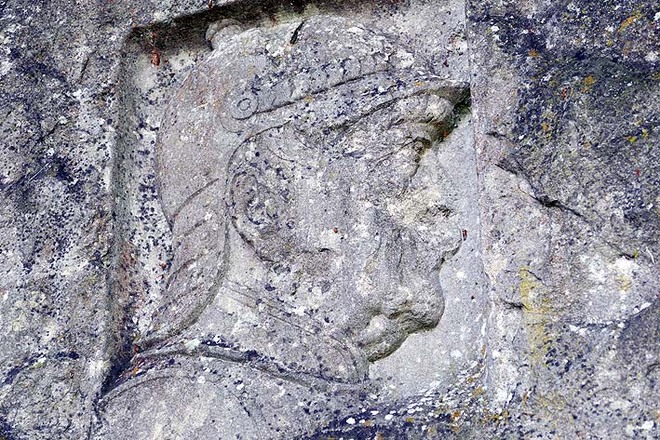 Bismarcks Profil auf dem Bismarck-Denkmal