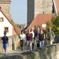 Wandern auf der Altmühlbrücke bei Ornbau.