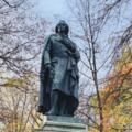 Schillerdenkmal - Bronzestatue