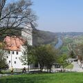 Burg Prunn bei Riedenburg mit Blick ins Altmühltal