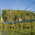 Hängebrücke zwischen Pfosen und Fischers