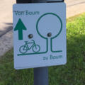 Radwegbeschilderung Von Baum zu Baum