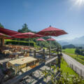 Terasse Berggasthof Hummelei mit Blick auf da Kaisergebirge