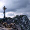 Gipfelkreuz 1355 m, Nordgipfel Rabensteinhorn/Pflasterbachhörndlkreuz.