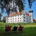 Pause vor dem Schloss Hohenkammer