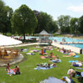 Freibad Rosenheim mit Liegewise.