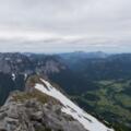 Ausblick vom Gipfelkreuz über den kurzen Grat zur Reiteralpe