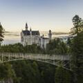 Marienbrücke mit Blick auf Schloss Neuschwanstein und in den Schlosspark