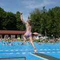 Sprungbrett mit Schwimmerbecken im Freibad Moosburg