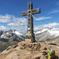 Gipfel der Kreuzspitze (3155 m), rechts im Hintergrund der Großvenediger