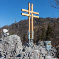 Gipfelkreuz am Kronstein (757 m).