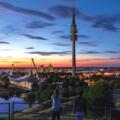 Olympiapark mit Olympiaturm am Abend