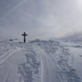 winziges Kreuz am Gipfel