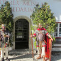 Museumseingang mit Römern