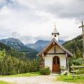 Die wunderschöne Kapelle beim Mandlberggut lädt zum Verweilen ein.