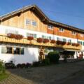 Haus Megele im Sommer