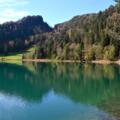 Der Alatsee zählt mit seinem kristallklaren Wasser zu einem der schönsten Seen im Ostallgäu